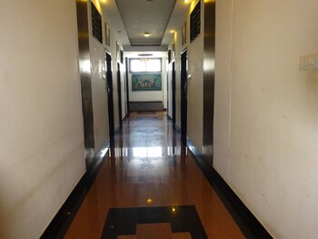 Hotel Bhakti Palace Hallway