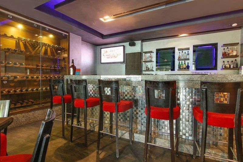 Vibe By The Lalit Traveller Bar