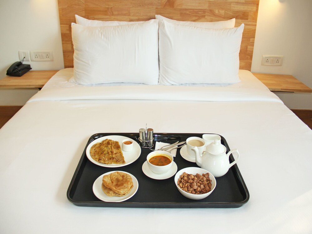 Oyo 7026 Highland Village Resort Room Service - Dining