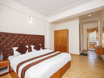 Oyo 11388 Hotel Dimbir Regency Guestroom