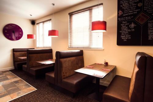Douglas Arms Hotel 