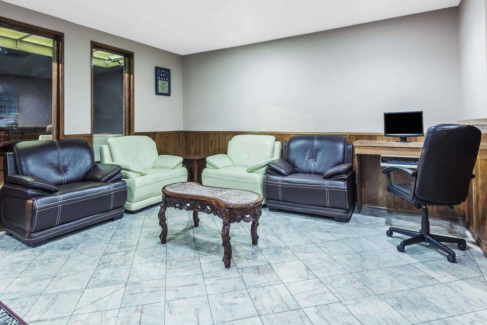 Super 8 by Wyndham Irving DFW Airport South - photo 2