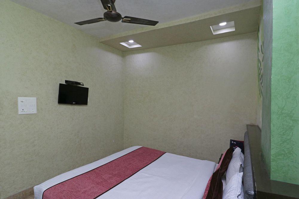 Oyo 7885 Hotel Myraa 