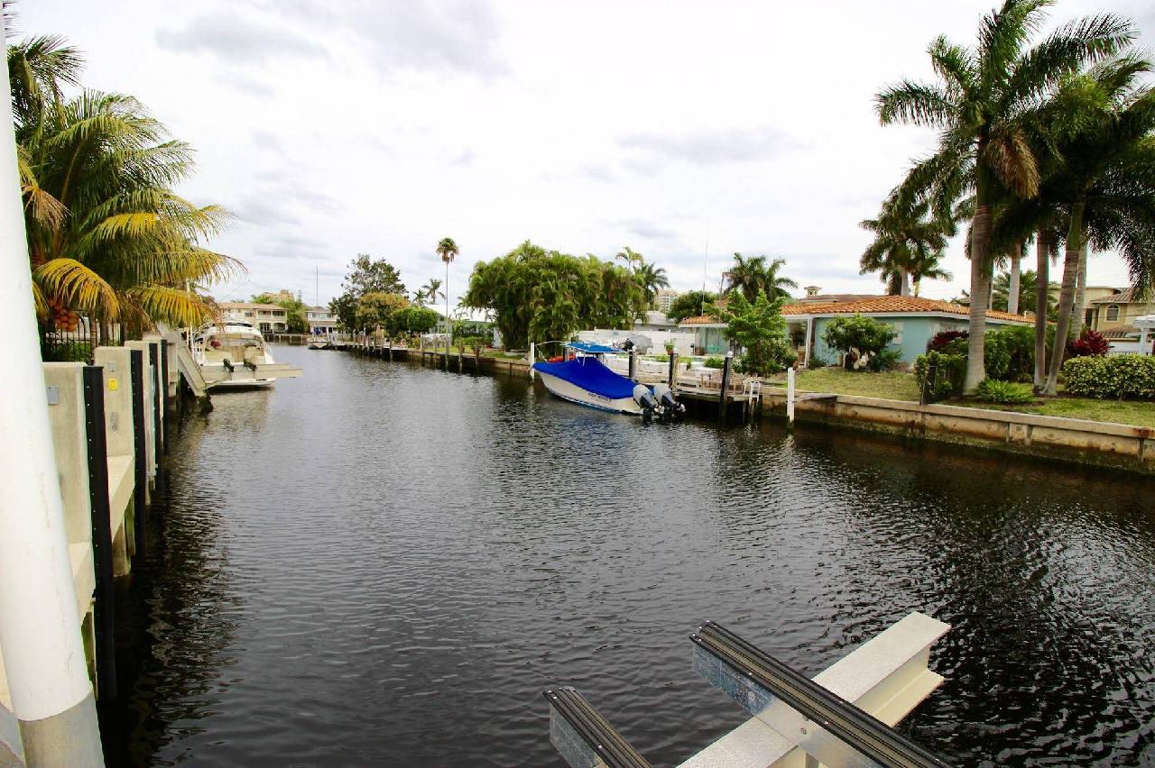 Palm Beach Canal Villas 