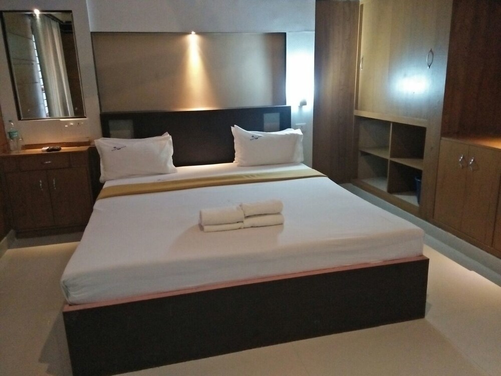 Black Beach Resort Guestroom