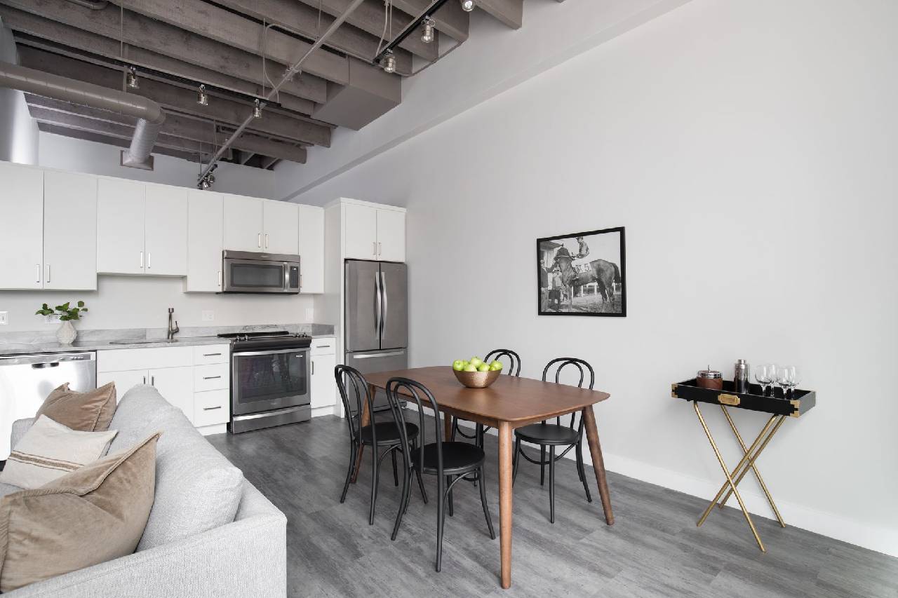 Expansive 1br In Downtown Crossing (اکسپانسیو ۱بر این داون تاون كروسینگ) 