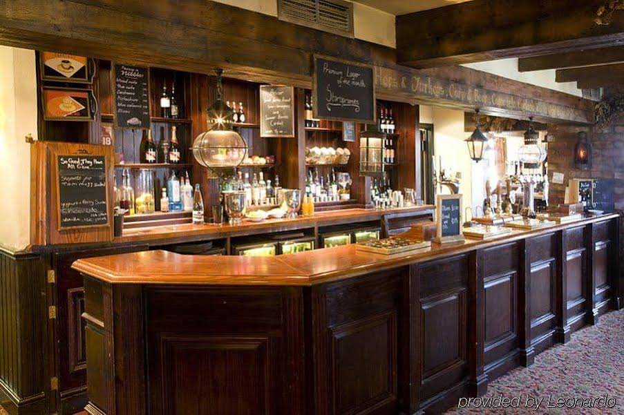Premier Inn Waltham Abbey (پرمیر این والتام آبی) 