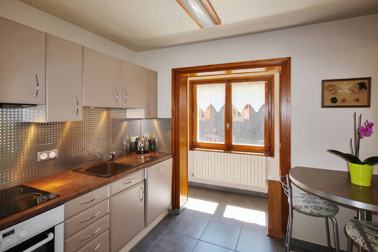 Cozy Apartment With Stunning Mountain Views In The Rhône Al 