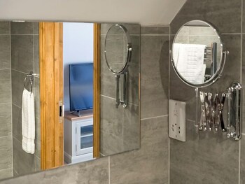 The Courtyard Bathroom
