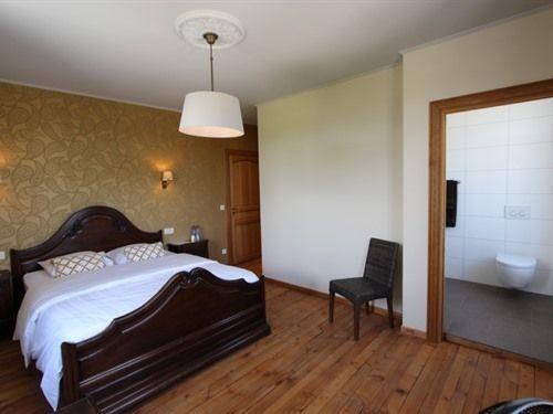 Au Petit Château (آو پتیت چâتیو) 