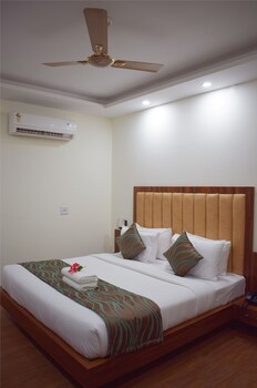 One Hotels Jim Corbett Guestroom