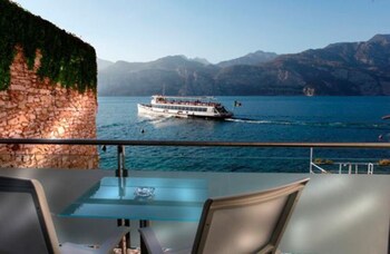 Hotel Vega Lake View