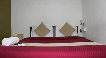 Hotel Saffron Inn Guestroom