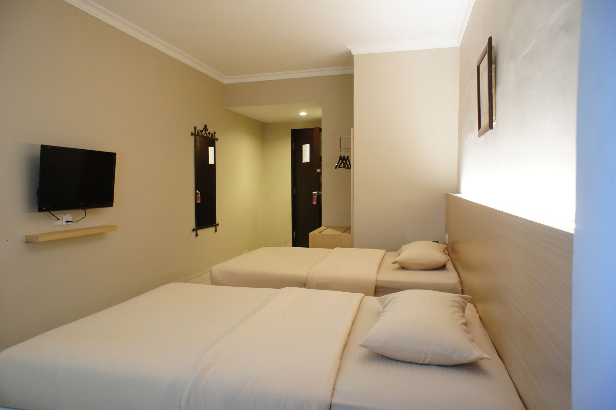 Sky View Hotel (اسکای ویو هتل) 