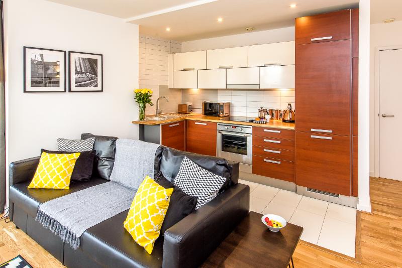 Approved Serviced Apartments Skyline Room