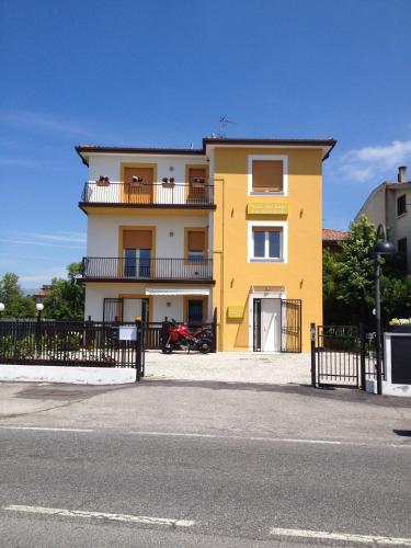 Perla Del Lago Rent Apartments 