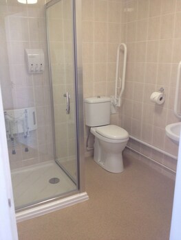 Newent Golf Club And Lodges Bathroom