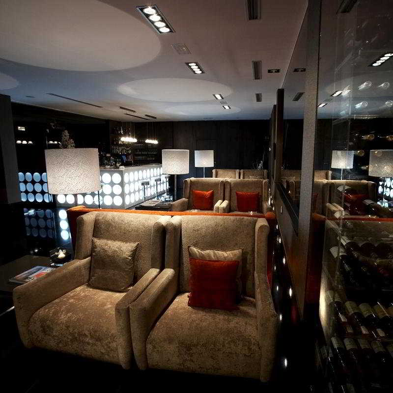 Room Hotel Bar