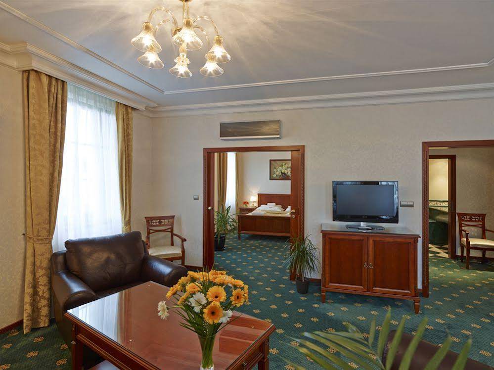 Hotel Stefanik (هتل استفانیك) 