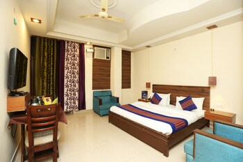 Oyo 8876 Hotel Sarthi Guestroom