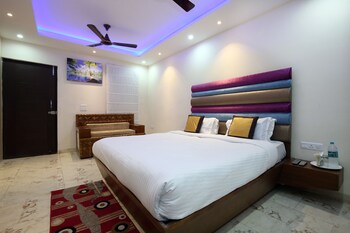 Oyo 4727 Hotel Sangam Pacific Guestroom