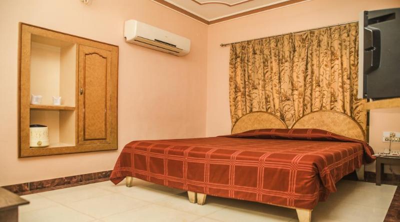 Hotel Priya General view