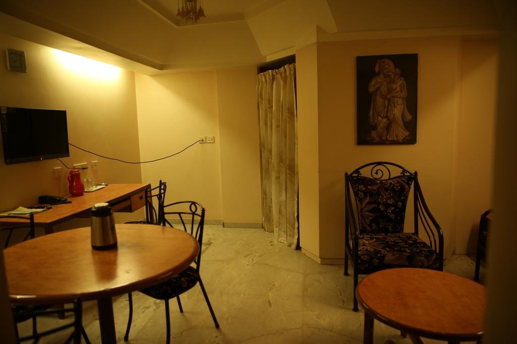 Hotel Valluvar 