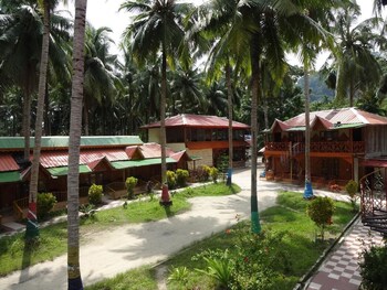 Gold India Beach Resort Exterior