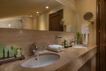 Rosslyn Thracia Hotel Sofia Bathroom