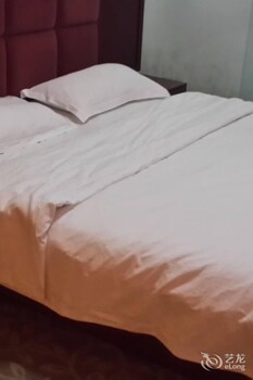 Mingzhu Hotel Guestroom