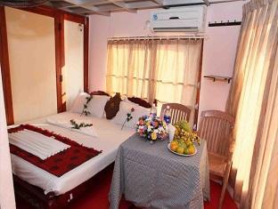Parthasarathy Houseboat 