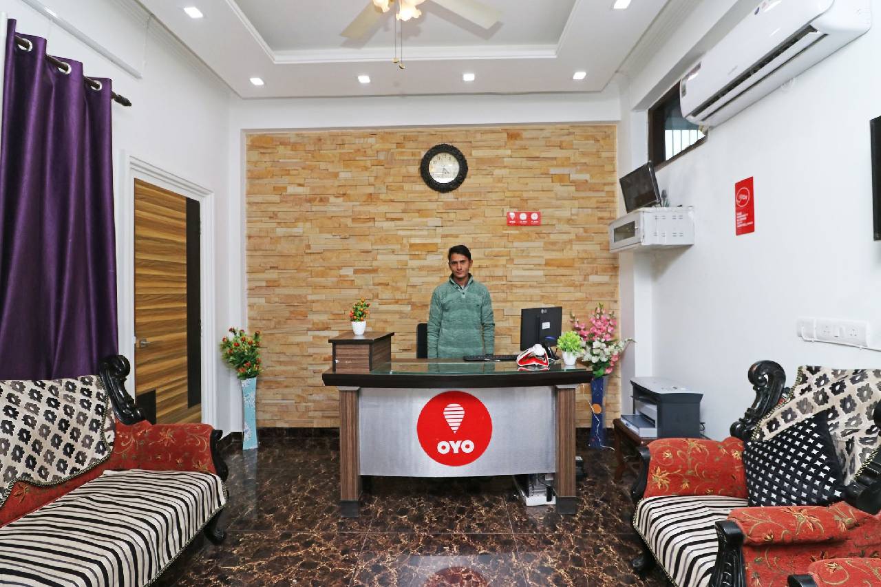 Oyo 10810 Sangvi Palace 