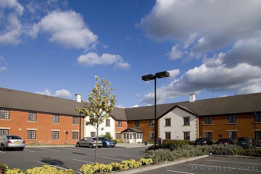 Premier Inn Waltham Abbey (پرمیر این والتام آبی) 