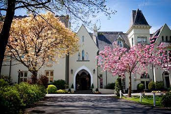 Glen Yr Afon House Hotel 