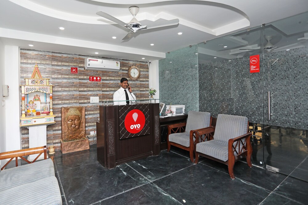 Oyo 10119 Sector 31 Reception