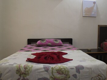 Oyo Stayout At Peaceful Ashvem Beach Guestroom