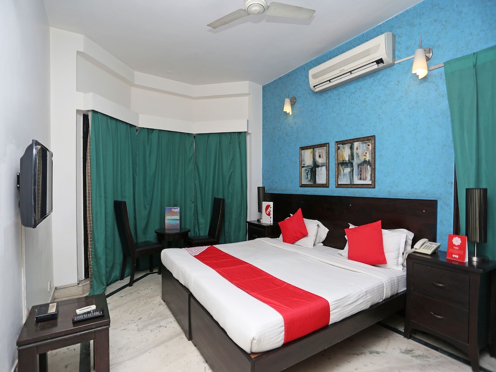 Oyo 15401 Hotel Surana Palace Guestroom