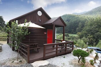 Muju Moon River Pension Property Grounds