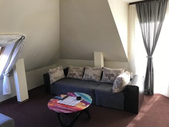 Hotel Restaurant Chairite (هتل رستاورانت چیریت) 