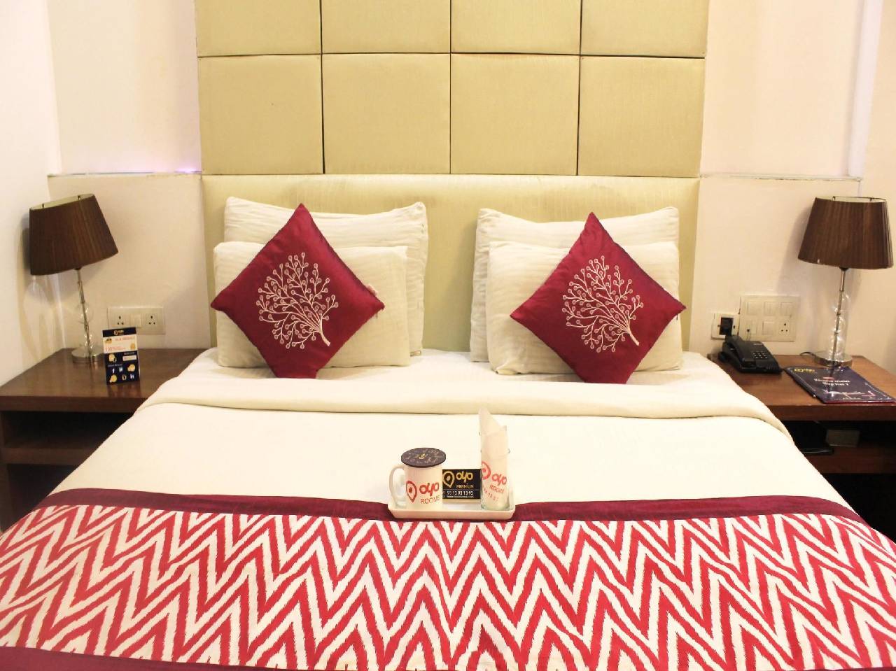 Oyo Premium Neelam Chowk 