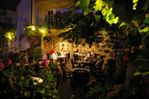 Winzerhotel Und Restaurant Zum Moselstrand 