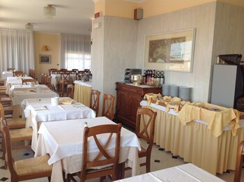 Hotel Tirreno Breakfast Area
