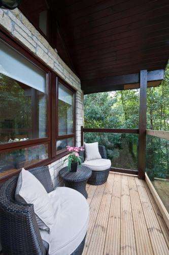 Miskin Manor Lodges 