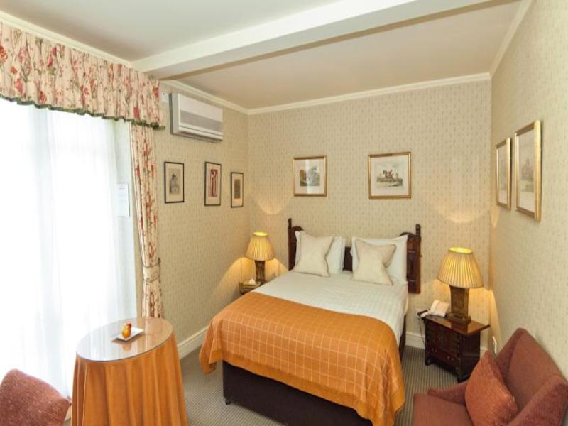 Hallmark Hotel Flitwick Manor Room