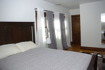 Sky View On Jones Hill By Redawning Guestroom