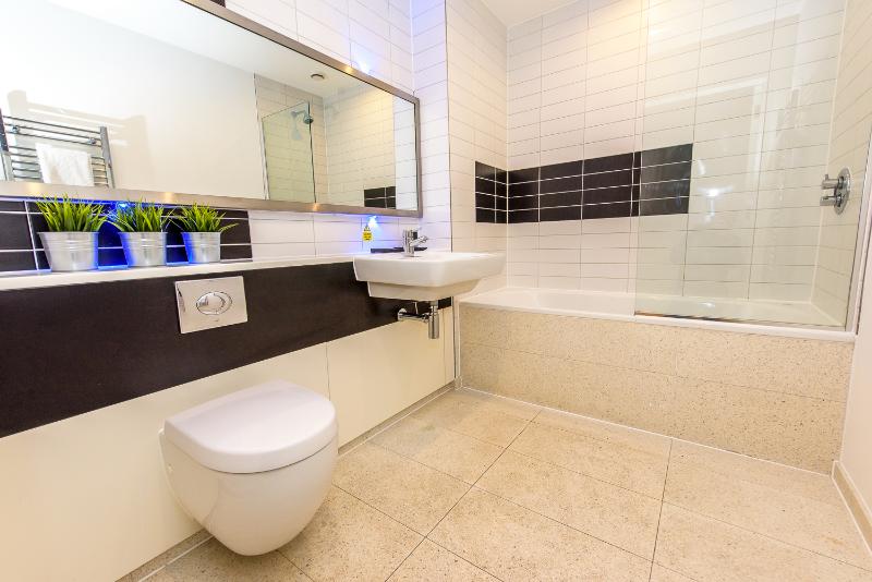 Approved Serviced Apartments Skyline Room
