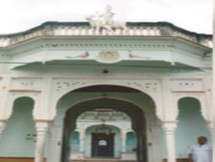 Holiday Haveli Hotel 