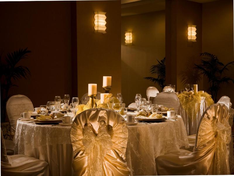 Crowne Plaza River Oaks Conferences