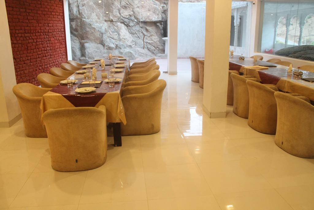 Hotel Rajgarh 