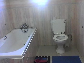 Royal Olympia Lodges And Safaris Bathroom